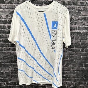 Jordan Retro Lines T-shirt, which features a Jumpman logo!